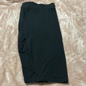 Mid-Rise Capri Leggings